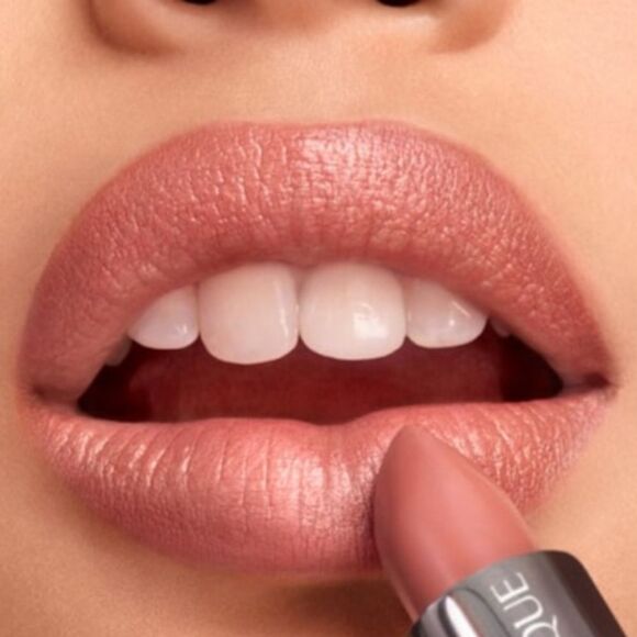 Clinique Even Better Pop Lipstick- Subtle-  (Warm Dark Peach) - Picture 6 of 17